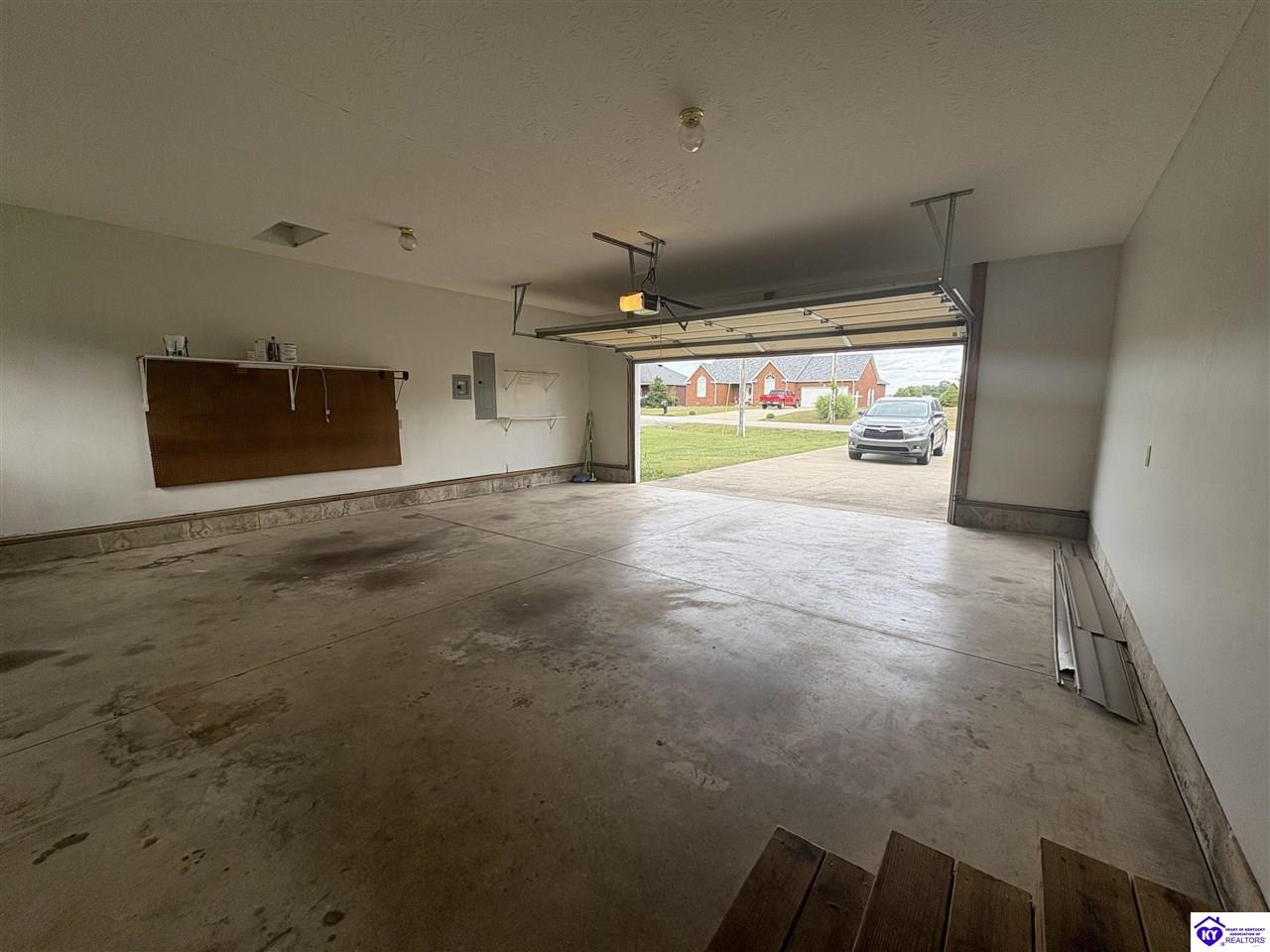 Listing Picture 213 Northridge Circle Hodgenville, KY 42748 MLS HK25001791