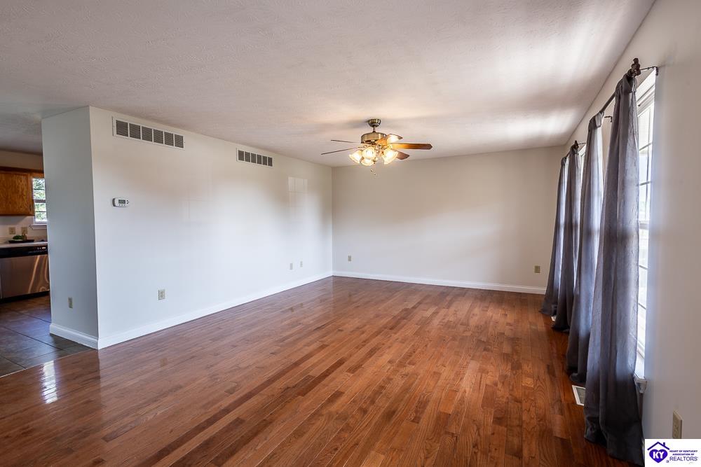 Listing Picture 213 Northridge Circle Hodgenville, KY 42748 MLS HK25001791