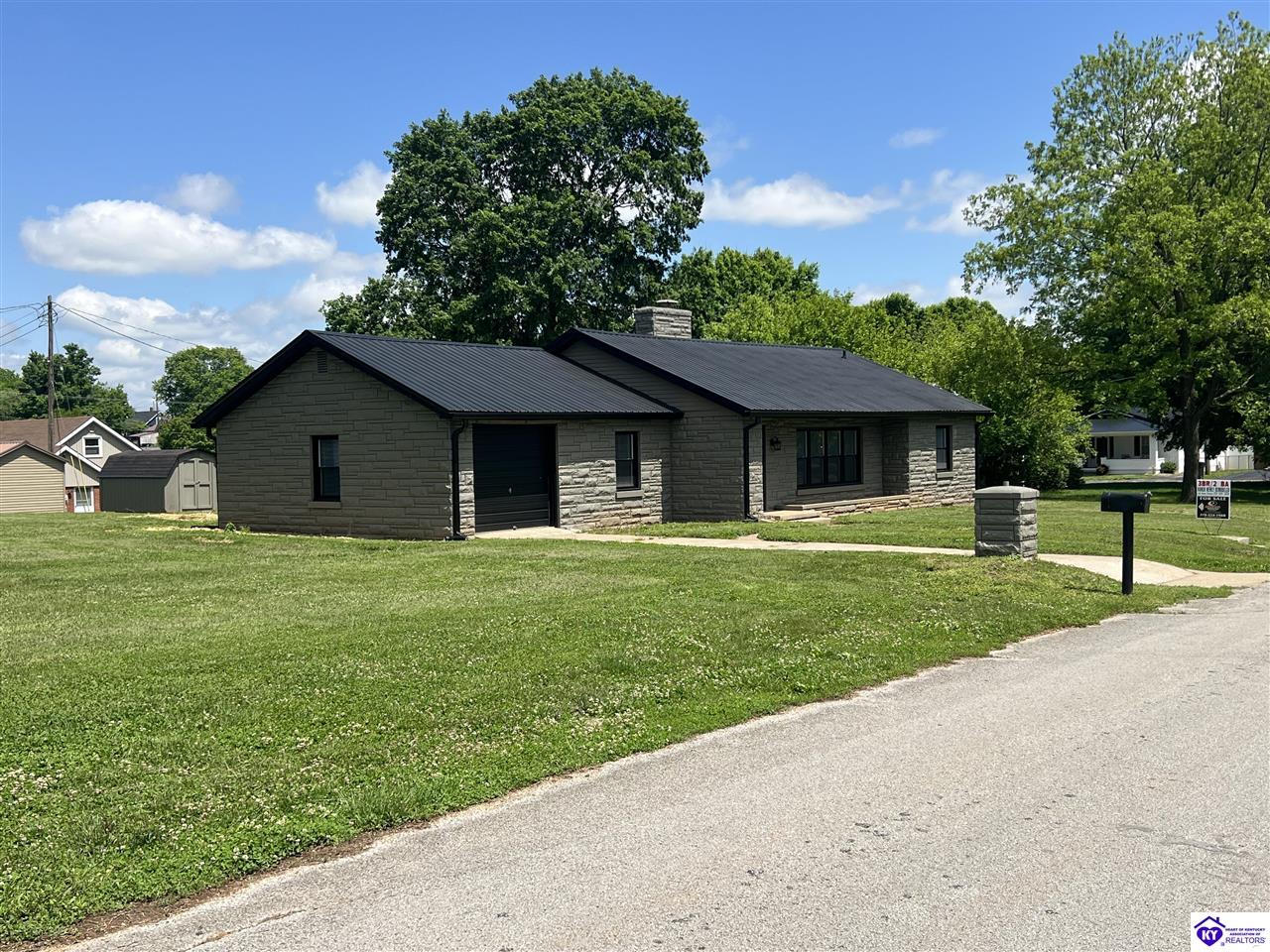406 N Hubbard AveMunfordville, KY 42765