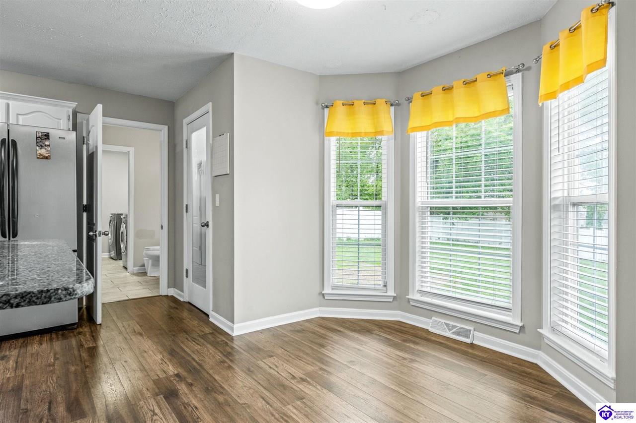 Listing Picture 105 Scarlet Oak Circle Elizabethtown, KY 42701 MLS HK25001827