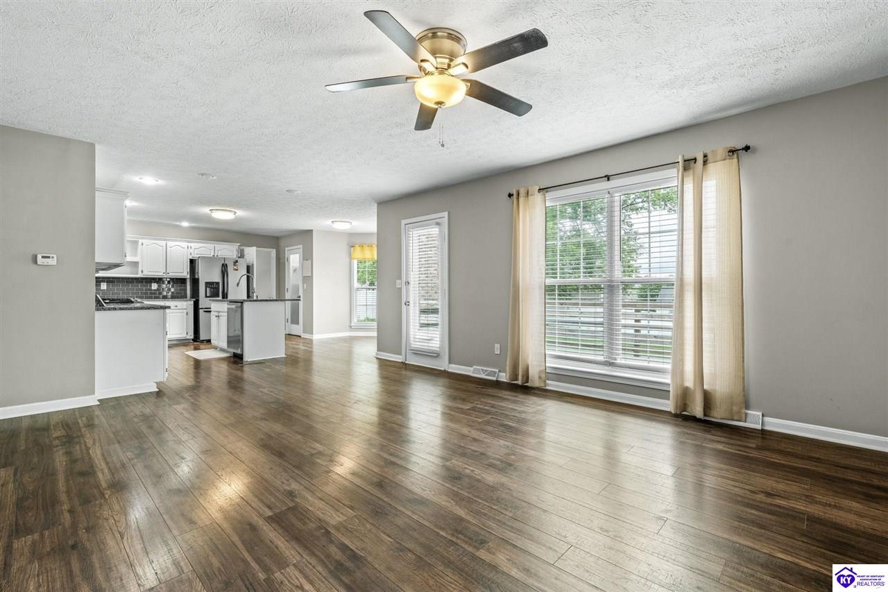 Listing Picture 105 Scarlet Oak Circle Elizabethtown, KY 42701 MLS HK25001827