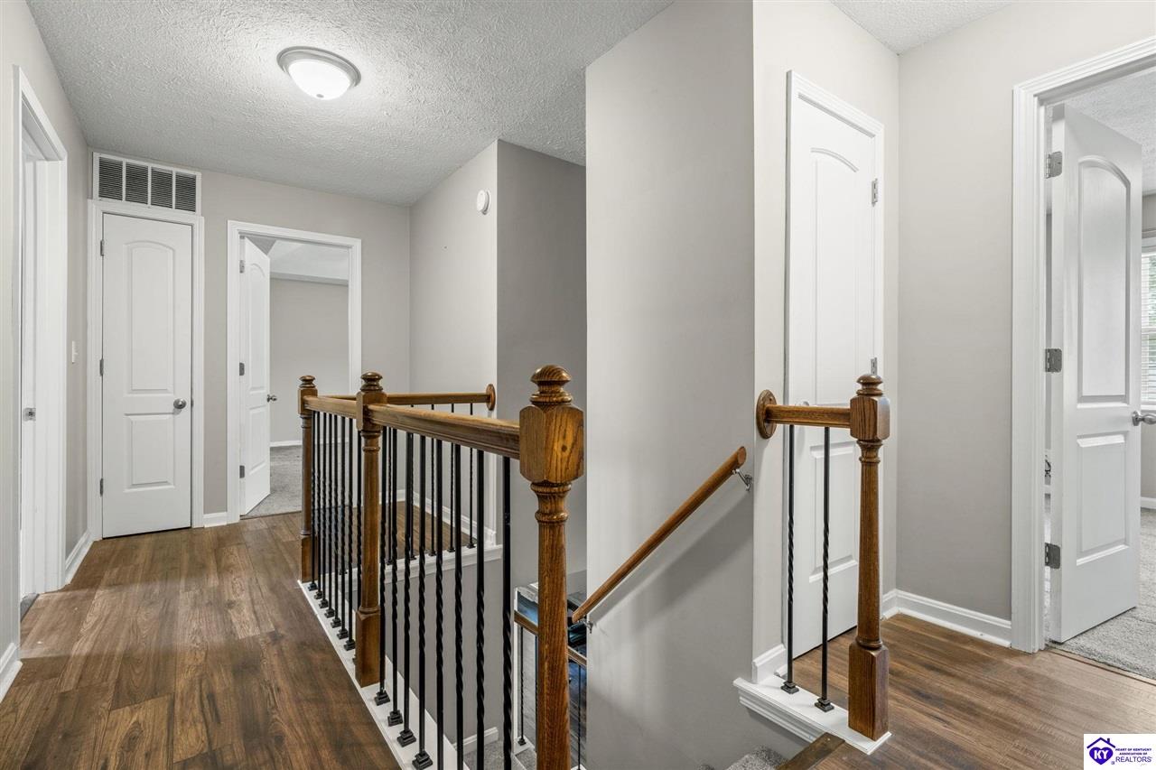 Listing Picture 105 Scarlet Oak Circle Elizabethtown, KY 42701 MLS HK25001827