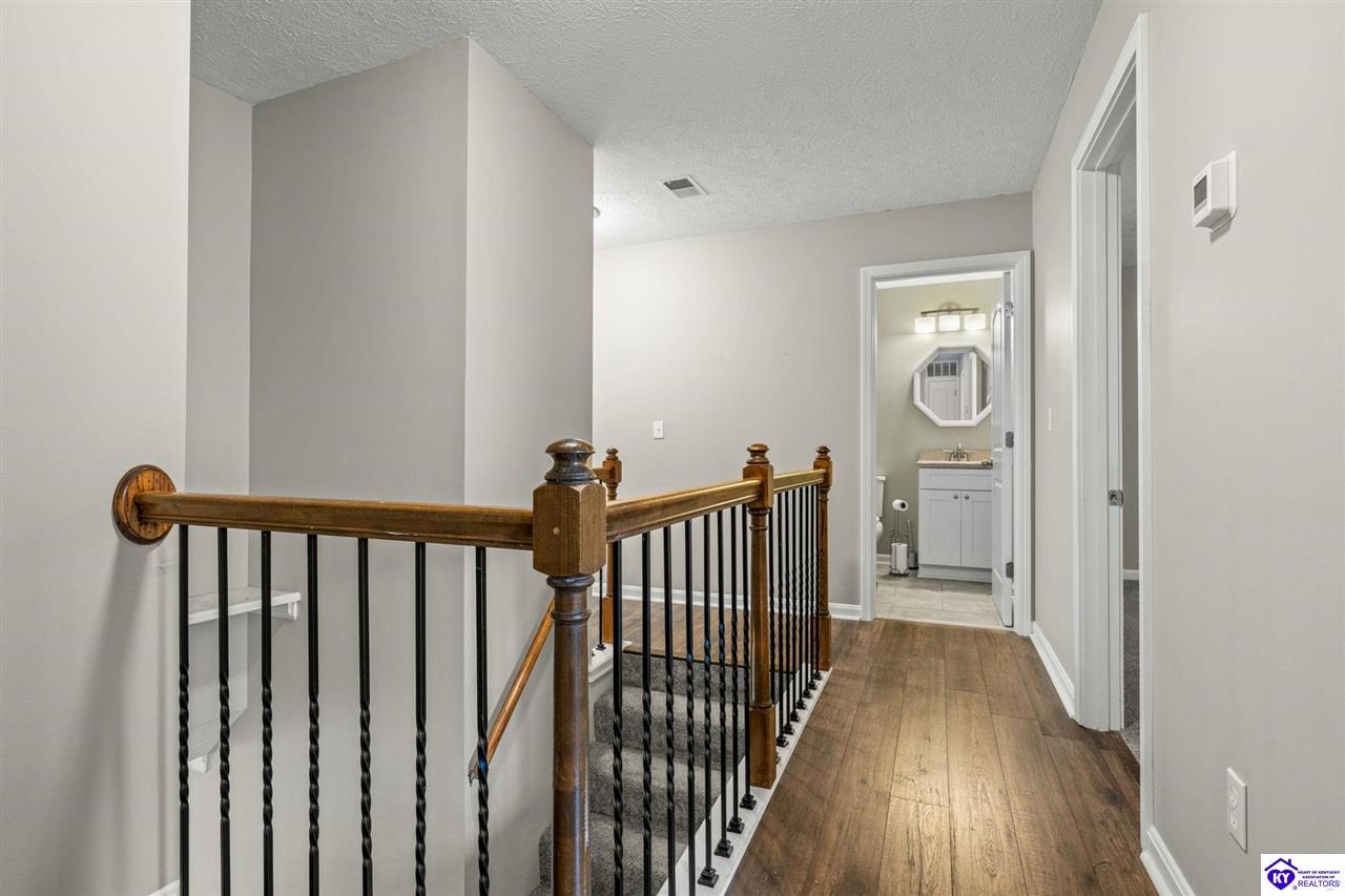 Listing Picture 105 Scarlet Oak Circle Elizabethtown, KY 42701 MLS HK25001827