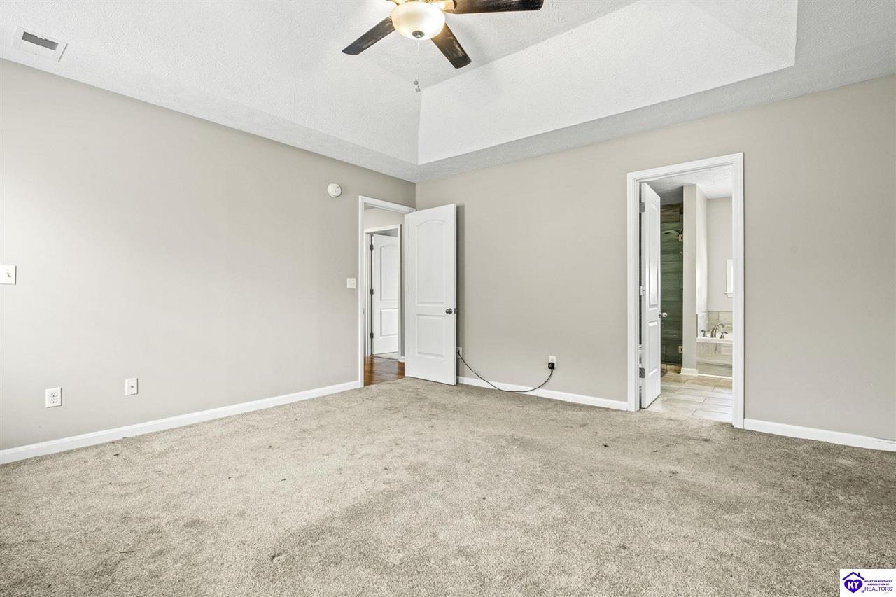 Listing Picture 105 Scarlet Oak Circle Elizabethtown, KY 42701 MLS HK25001827