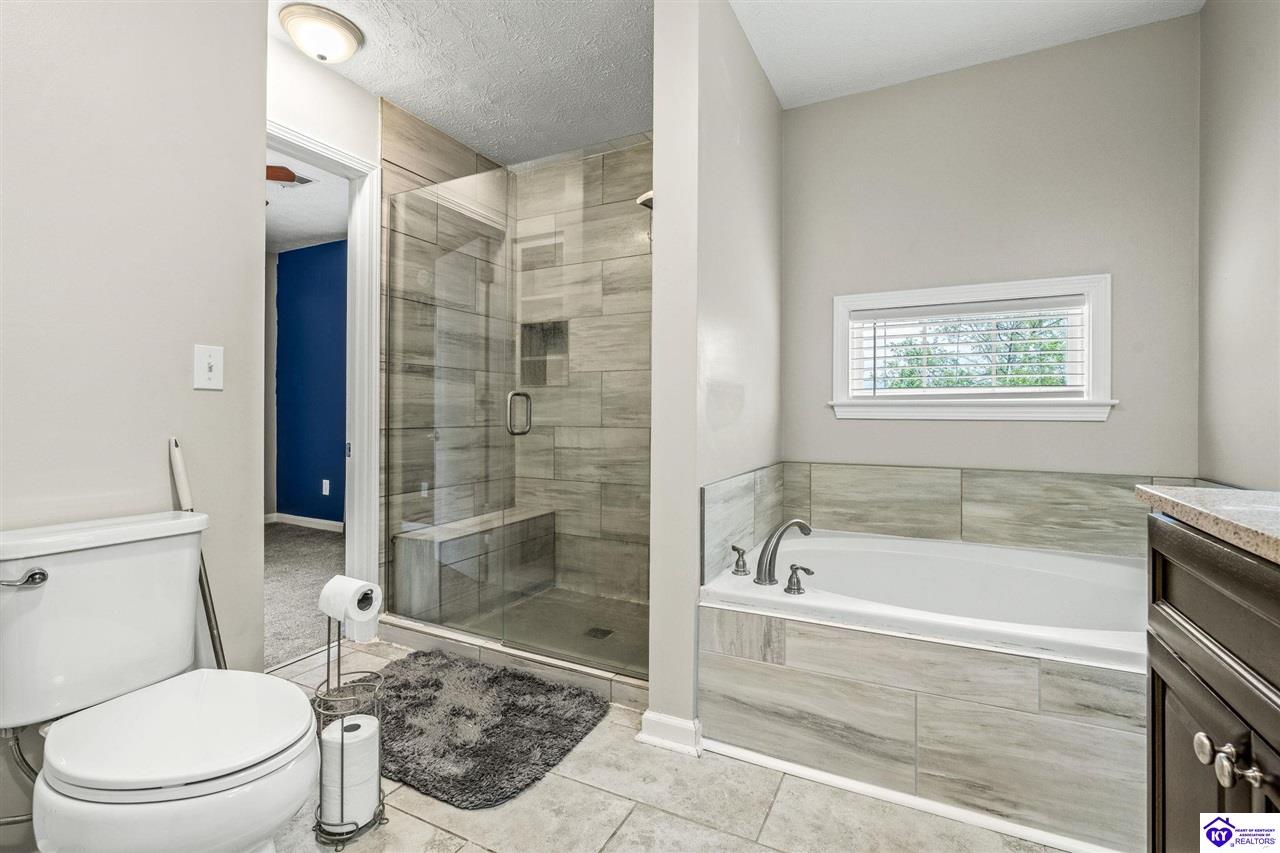 Listing Picture 105 Scarlet Oak Circle Elizabethtown, KY 42701 MLS HK25001827