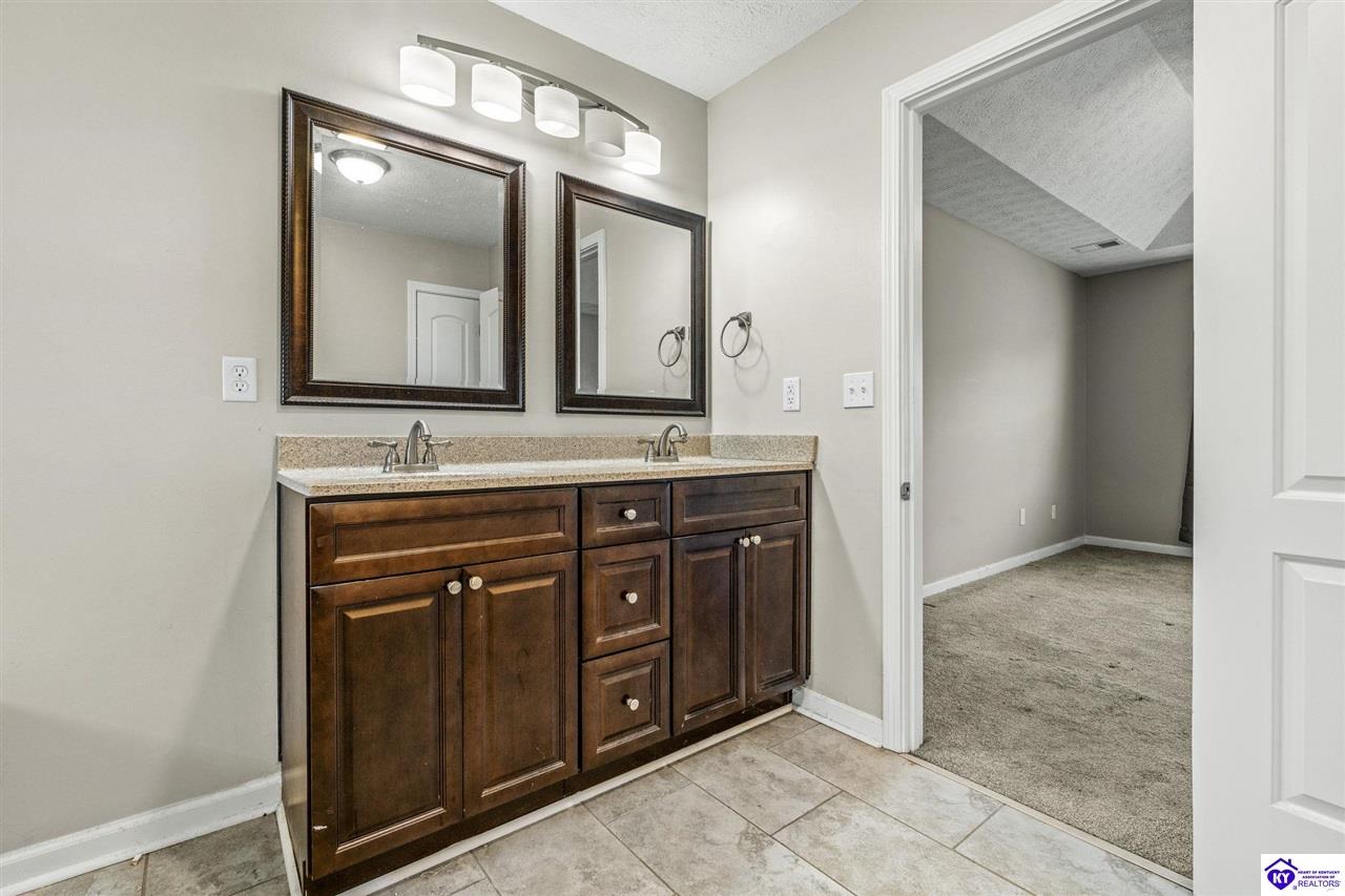 Listing Picture 105 Scarlet Oak Circle Elizabethtown, KY 42701 MLS HK25001827