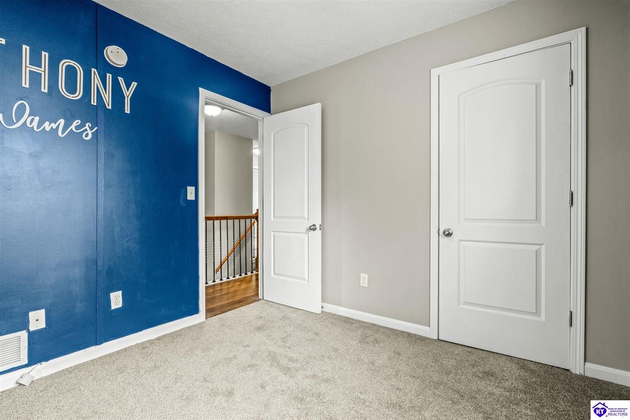 Listing Picture 105 Scarlet Oak Circle Elizabethtown, KY 42701 MLS HK25001827