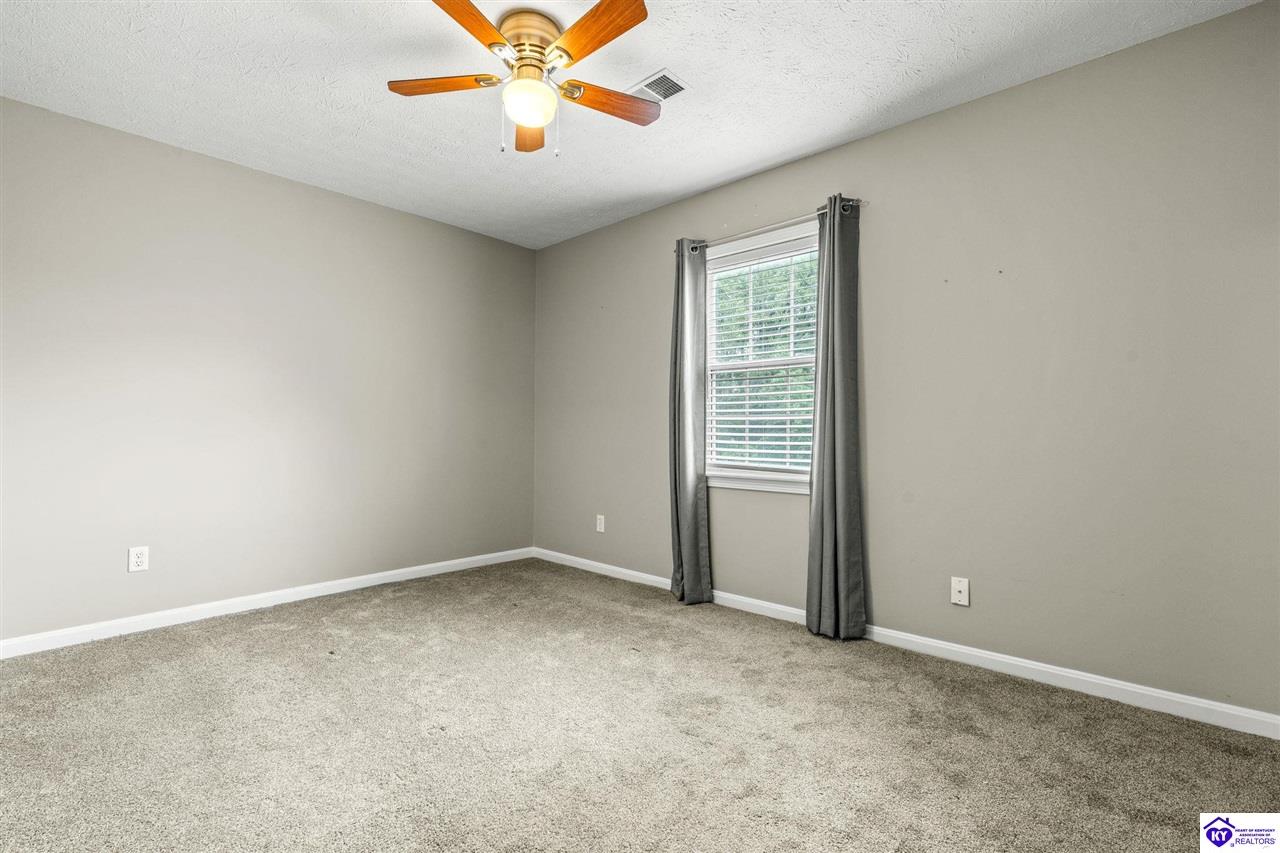 Listing Picture 105 Scarlet Oak Circle Elizabethtown, KY 42701 MLS HK25001827