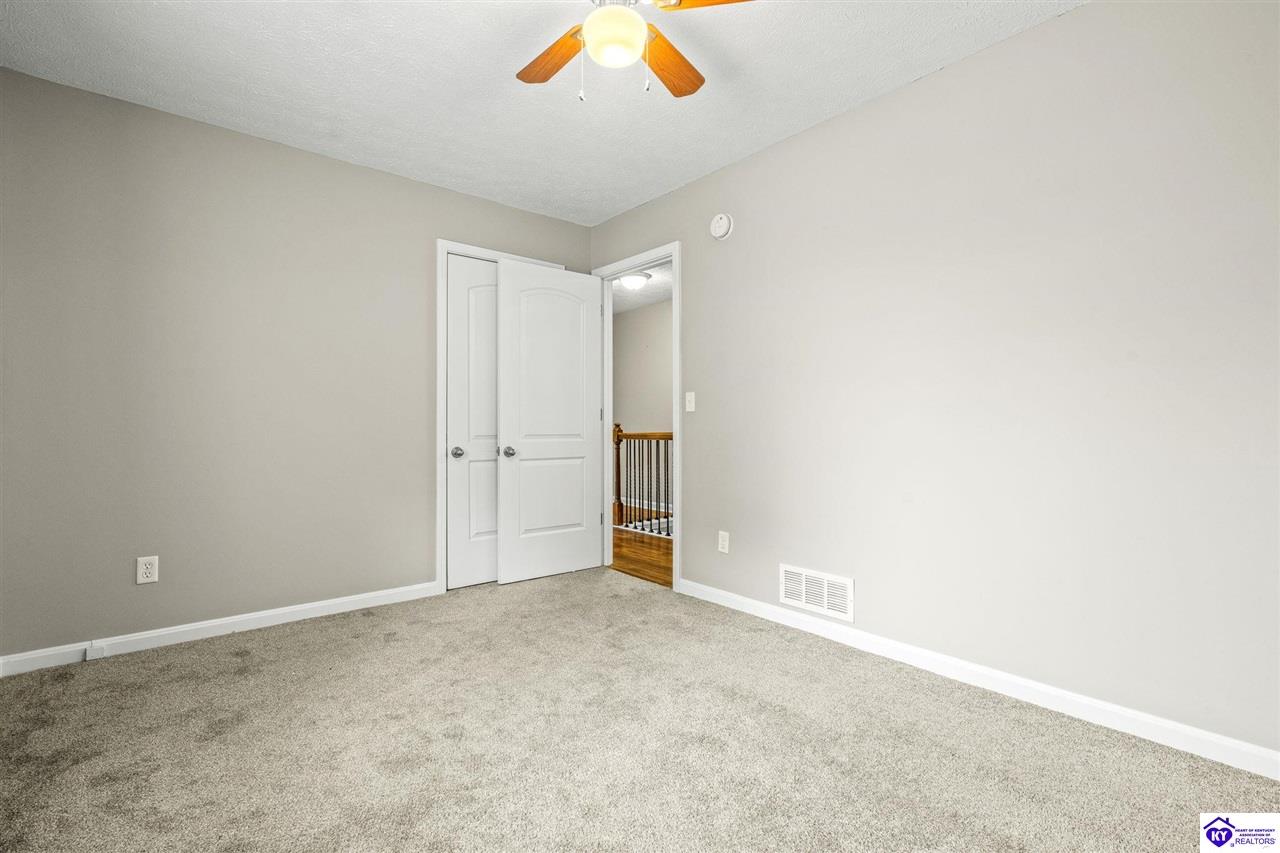 Listing Picture 105 Scarlet Oak Circle Elizabethtown, KY 42701 MLS HK25001827