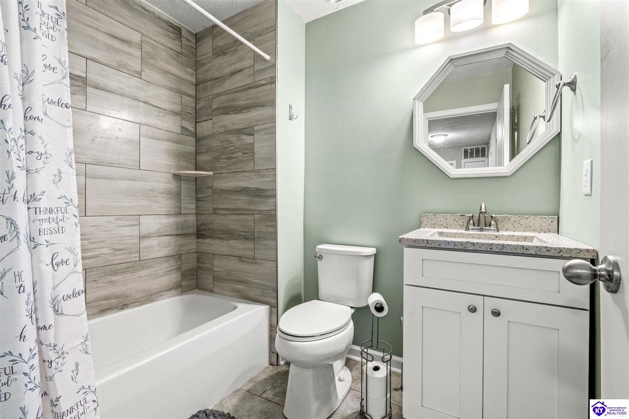 Listing Picture 105 Scarlet Oak Circle Elizabethtown, KY 42701 MLS HK25001827