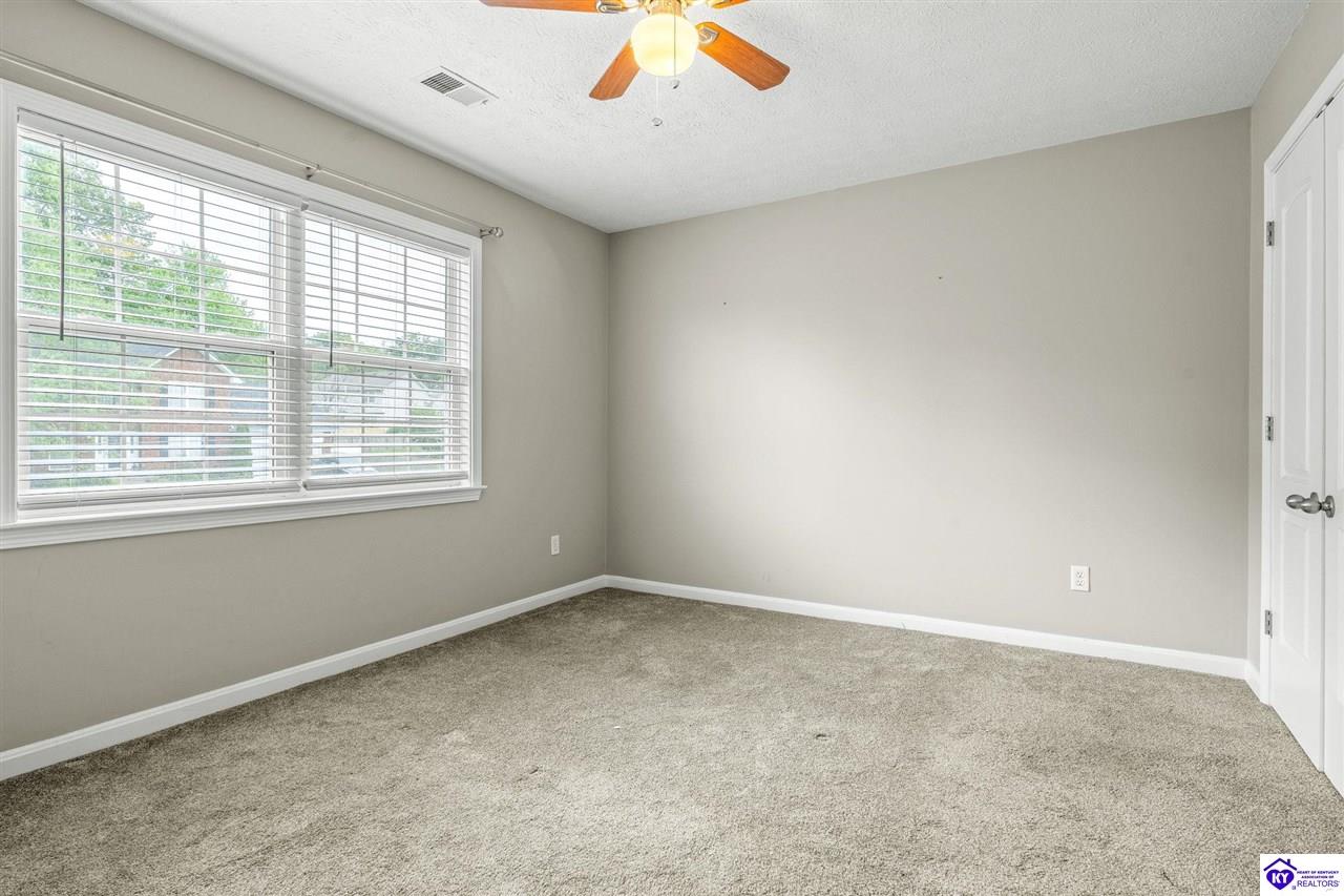 Listing Picture 105 Scarlet Oak Circle Elizabethtown, KY 42701 MLS HK25001827