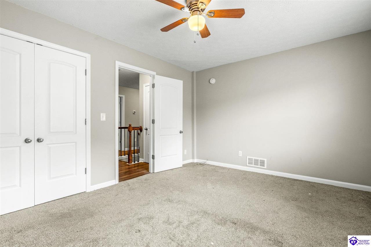 Listing Picture 105 Scarlet Oak Circle Elizabethtown, KY 42701 MLS HK25001827