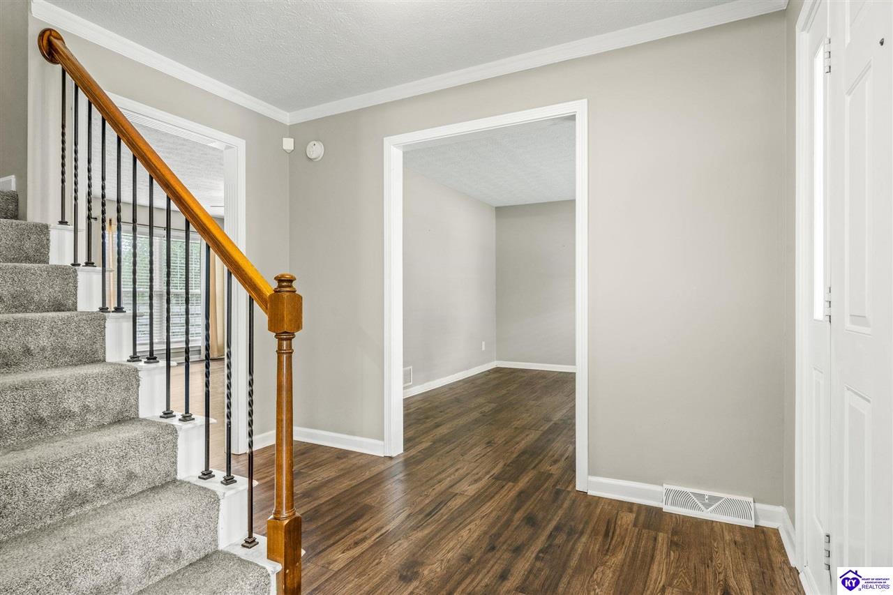 Listing Picture 105 Scarlet Oak Circle Elizabethtown, KY 42701 MLS HK25001827