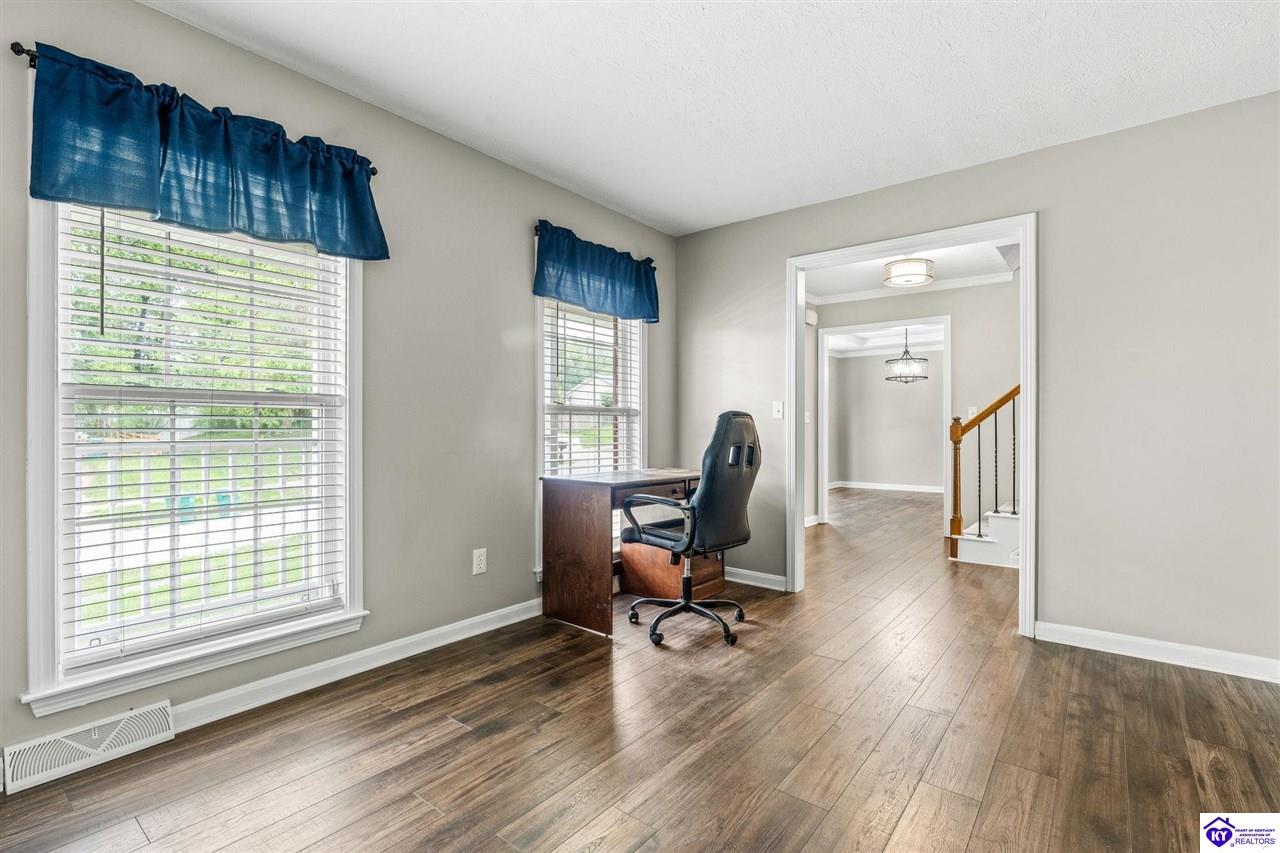 Listing Picture 105 Scarlet Oak Circle Elizabethtown, KY 42701 MLS HK25001827