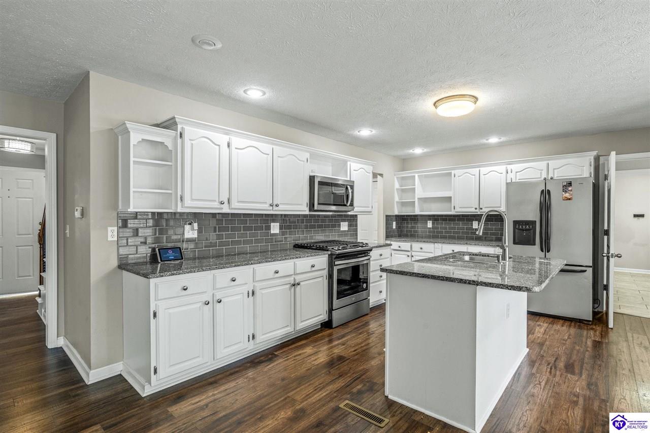 Listing Picture 105 Scarlet Oak Circle Elizabethtown, KY 42701 MLS HK25001827