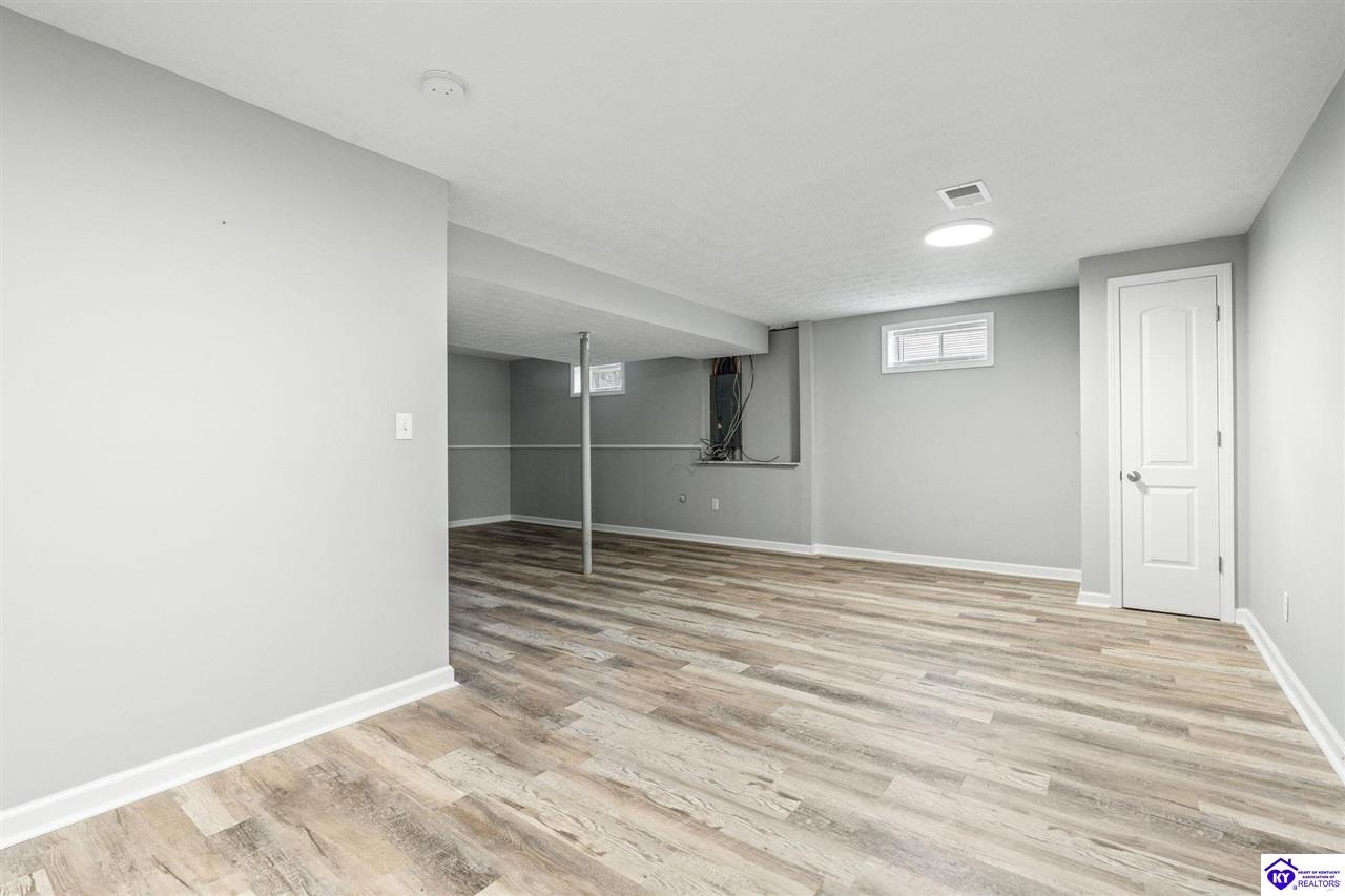 Listing Picture 105 Scarlet Oak Circle Elizabethtown, KY 42701 MLS HK25001827