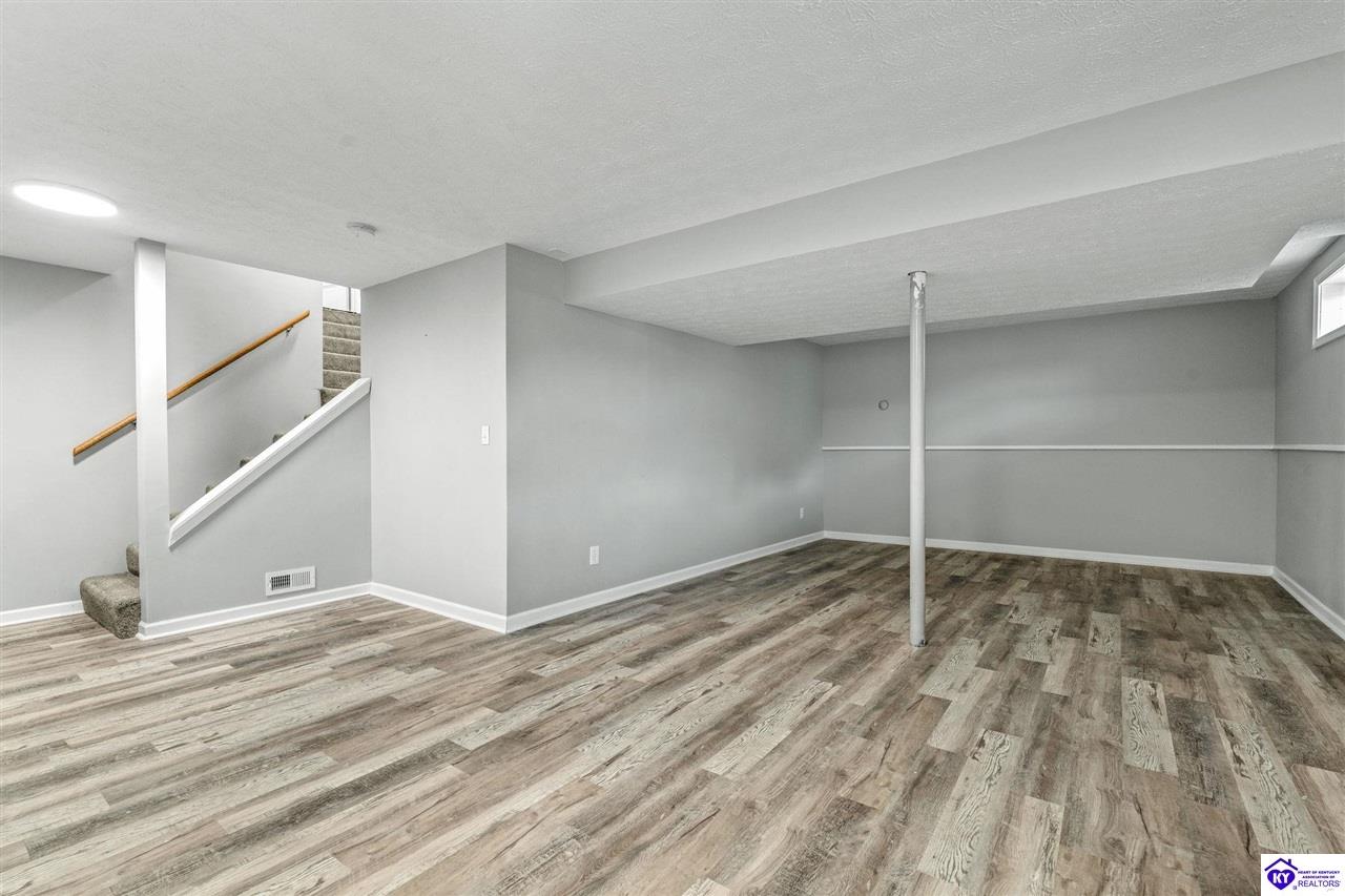 Listing Picture 105 Scarlet Oak Circle Elizabethtown, KY 42701 MLS HK25001827