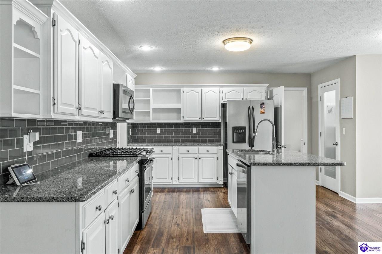 Listing Picture 105 Scarlet Oak Circle Elizabethtown, KY 42701 MLS HK25001827