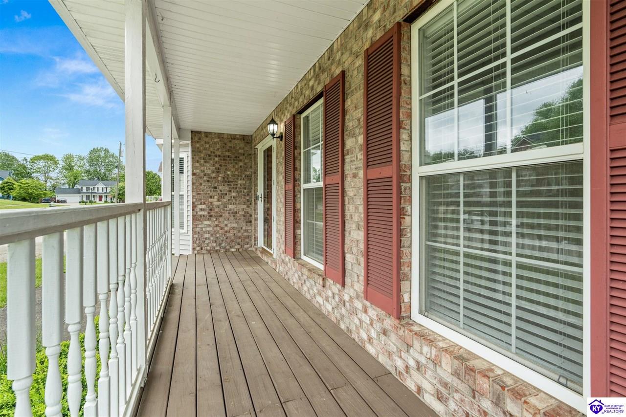 Listing Picture 105 Scarlet Oak Circle Elizabethtown, KY 42701 MLS HK25001827