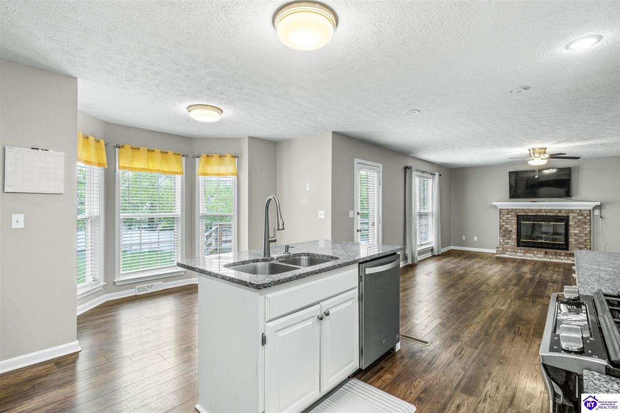 Listing Picture 105 Scarlet Oak Circle Elizabethtown, KY 42701 MLS HK25001827