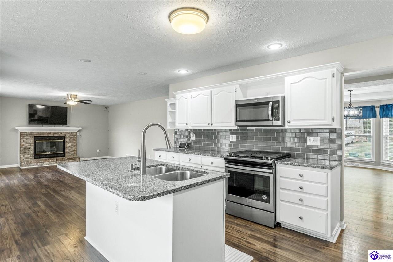 Listing Picture 105 Scarlet Oak Circle Elizabethtown, KY 42701 MLS HK25001827