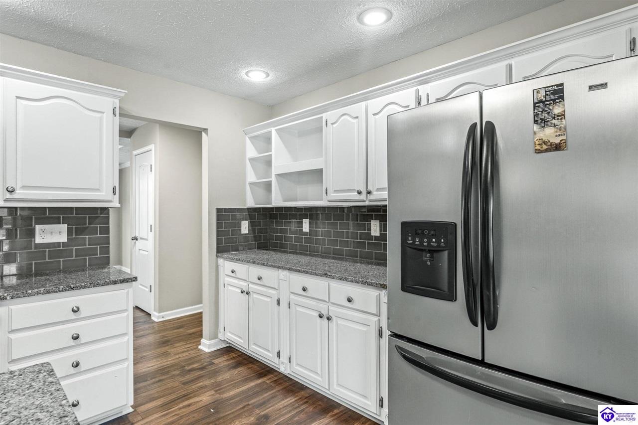 Listing Picture 105 Scarlet Oak Circle Elizabethtown, KY 42701 MLS HK25001827