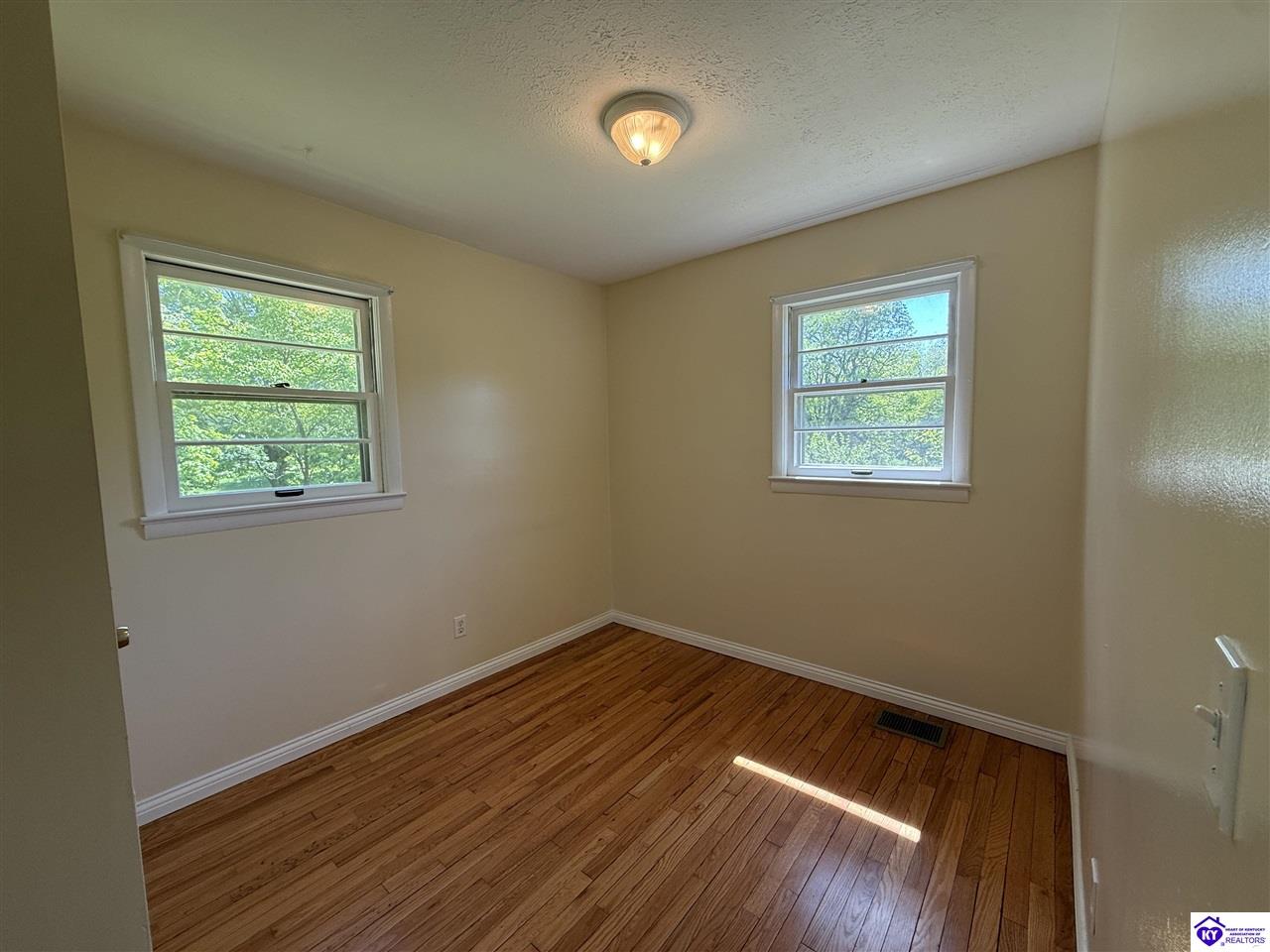 Listing Picture 30 Russell Road Vine Grove, KY 40175 MLS HK25001828