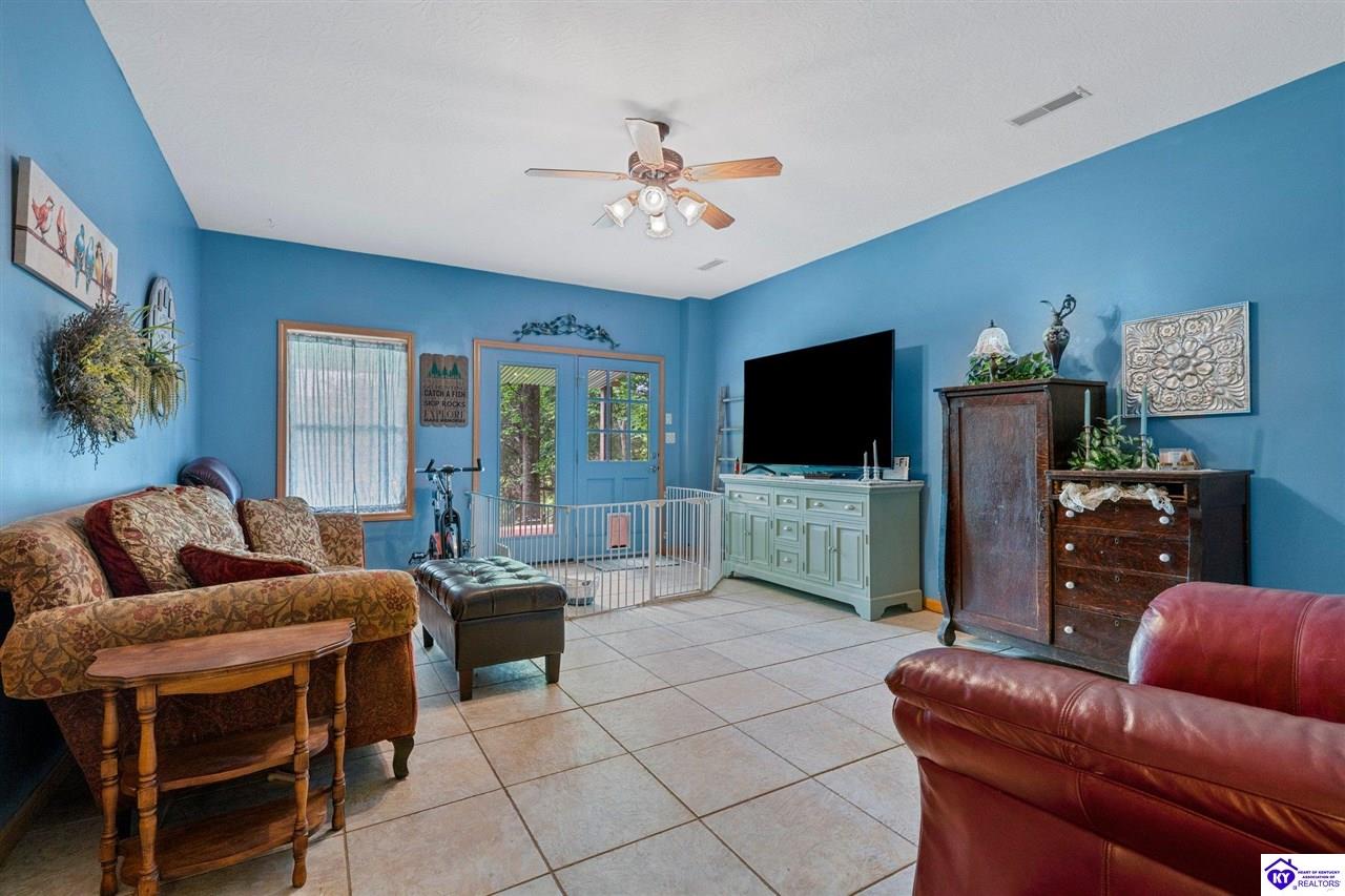 Listing Picture 374 Christopher Lane Leitchfield, KY 42754 MLS HK25001899