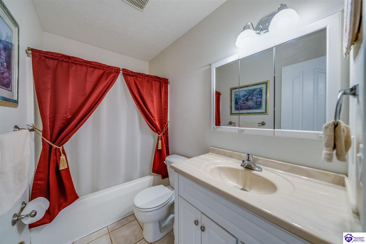 Listing Picture 109 Teri Rose Court Hodgenville, KY 42748 MLS HK25001908