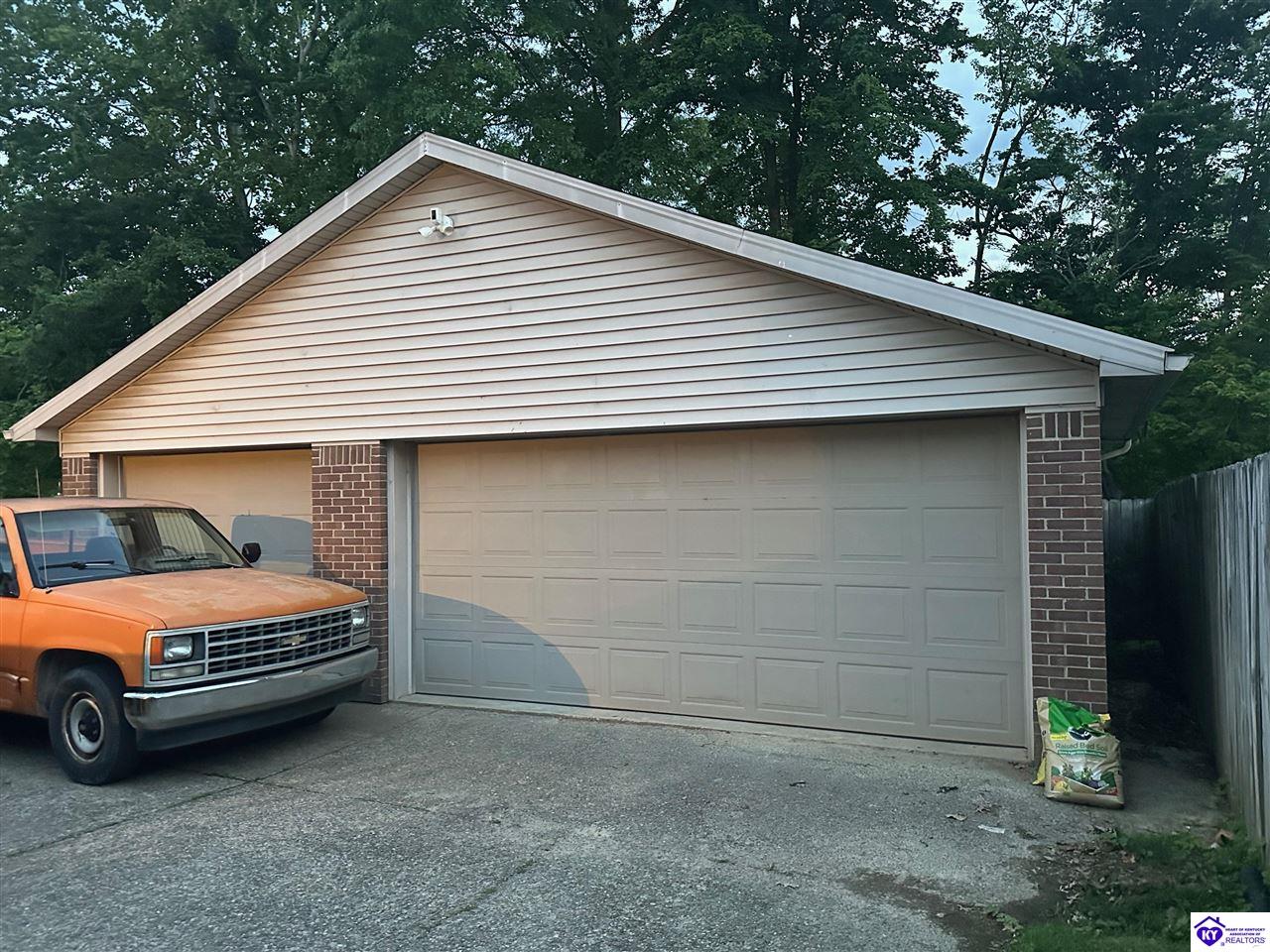 Listing Picture 432 Babe Drive Fairdale, KY 40118 MLS HK25002046