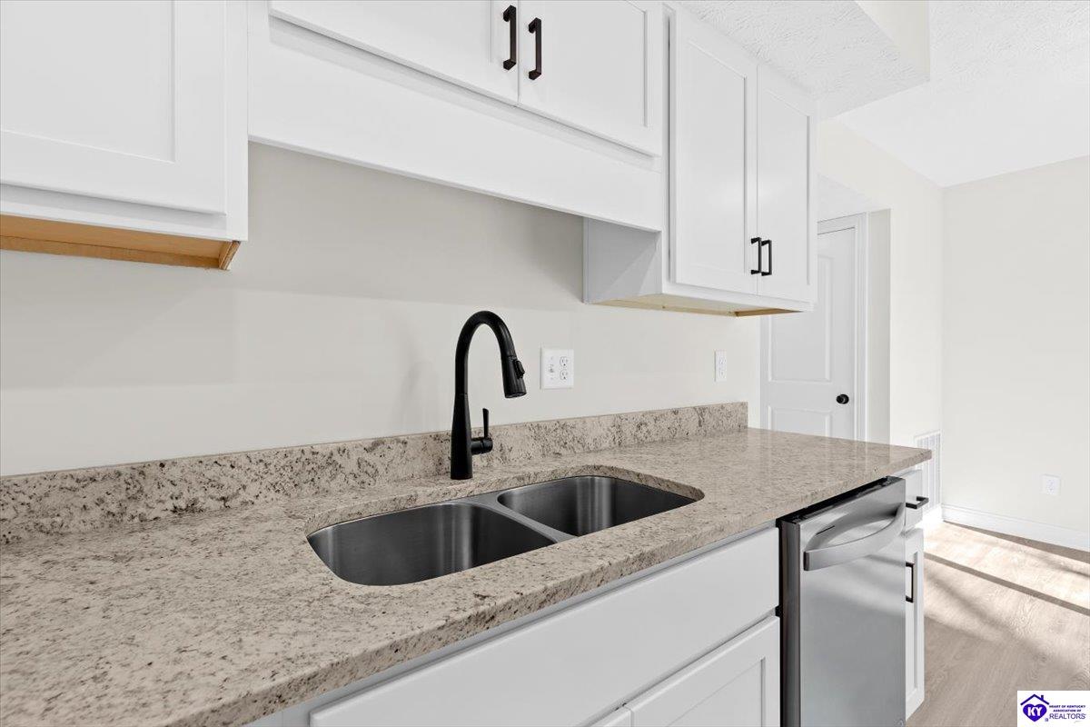 Listing Picture 401 Sandy Circle Elizabethtown, KY 42701 MLS HK25002151