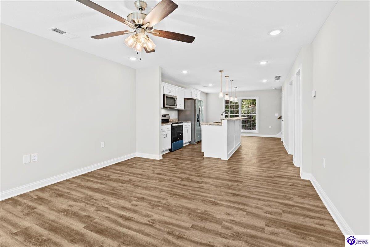 Listing Picture 404 Sandy Circle Elizabethtown, KY 42701 MLS HK25002152