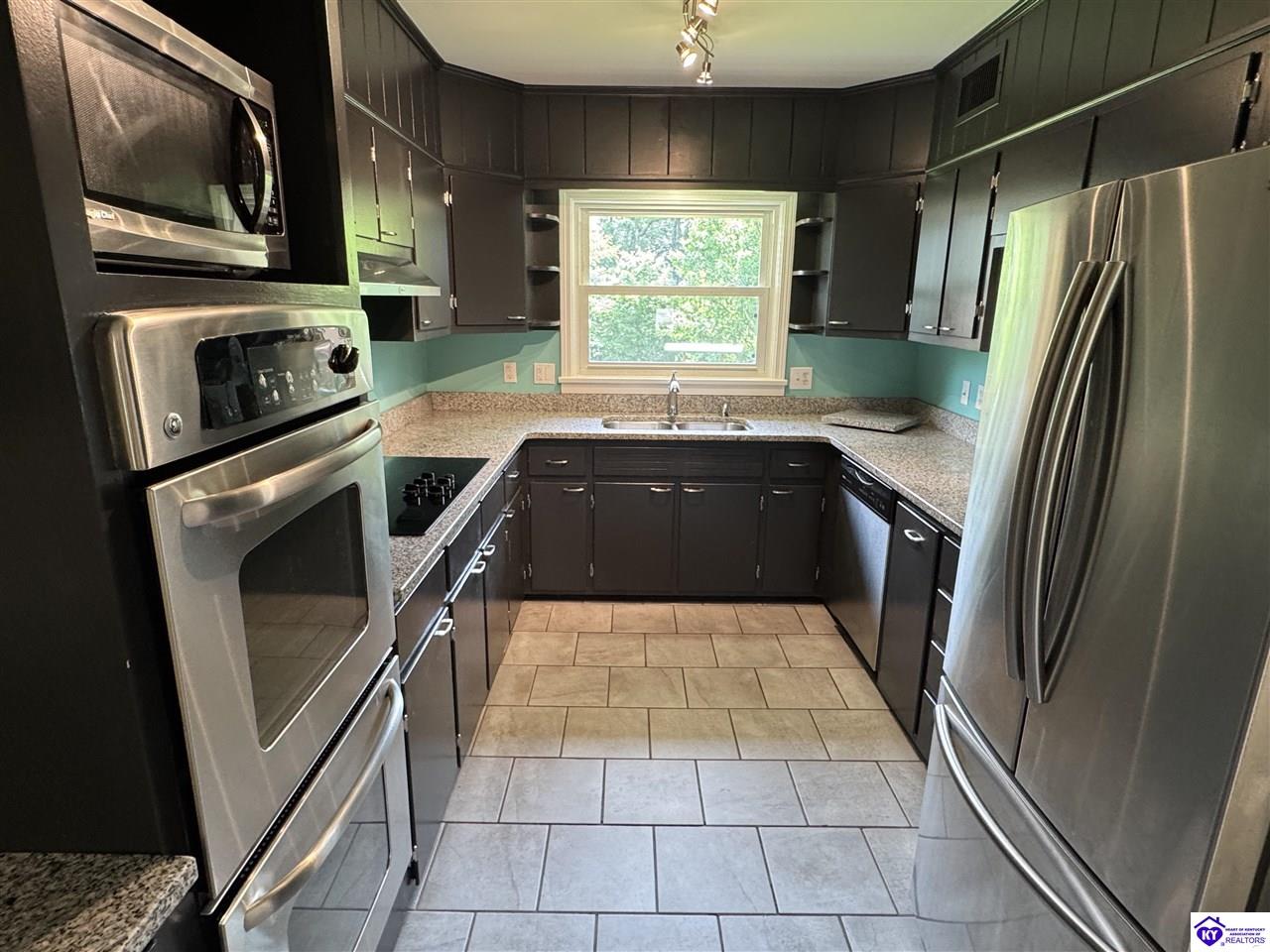 Listing Picture 302 Pinecrest Drive Elizabethtown, KY 42701 MLS HK25002169