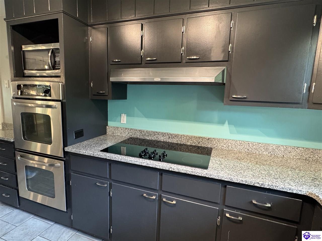 Listing Picture 302 Pinecrest Drive Elizabethtown, KY 42701 MLS HK25002169