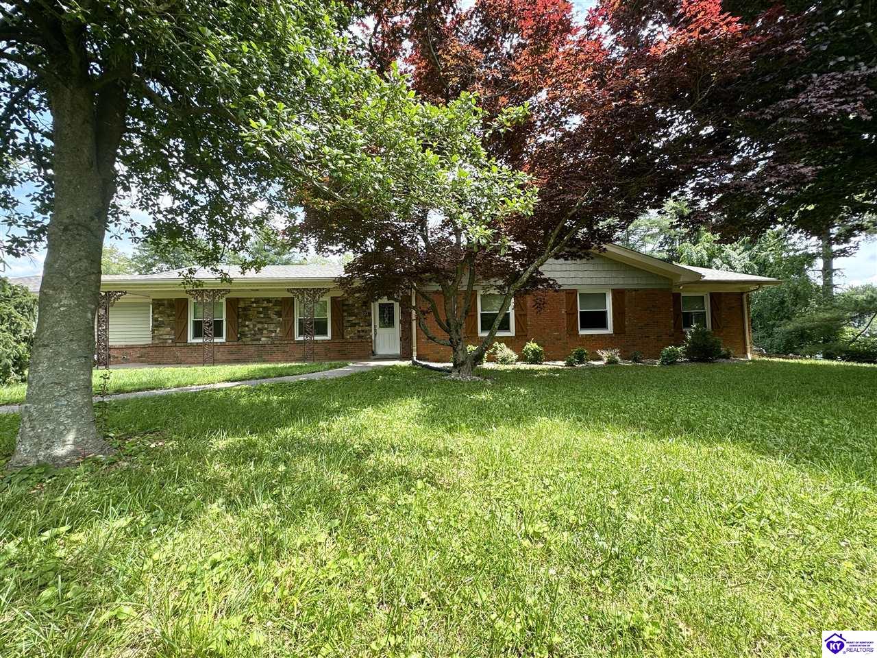 Listing Picture 302 Pinecrest Drive Elizabethtown, KY 42701 MLS HK25002169