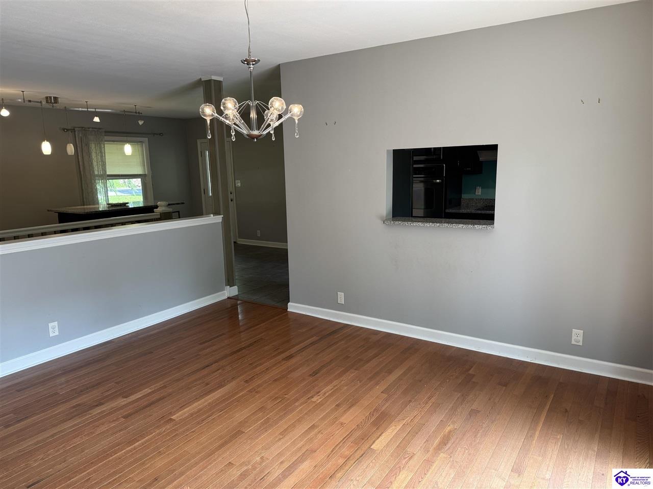 Listing Picture 302 Pinecrest Drive Elizabethtown, KY 42701 MLS HK25002169