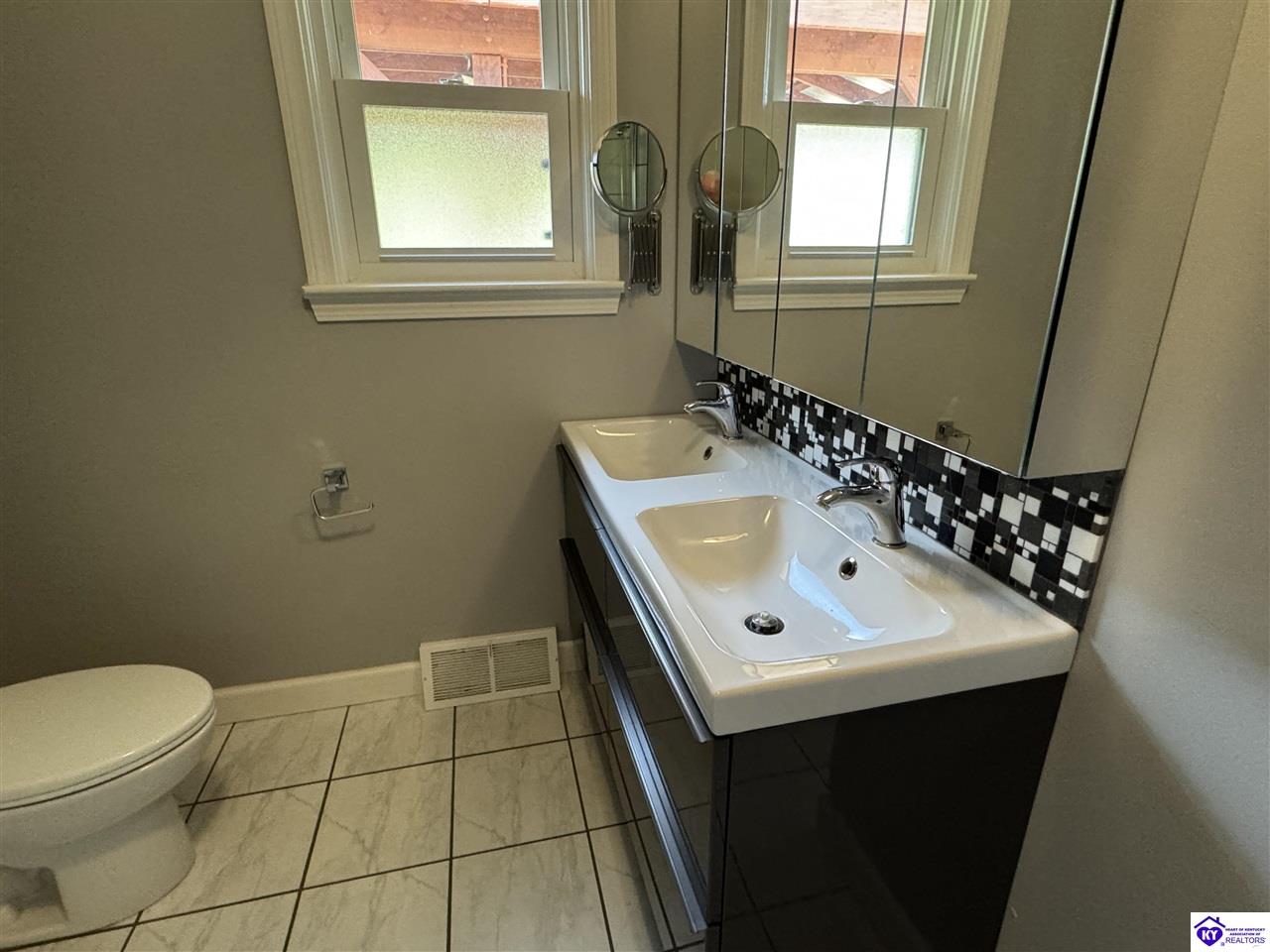 Listing Picture 302 Pinecrest Drive Elizabethtown, KY 42701 MLS HK25002169