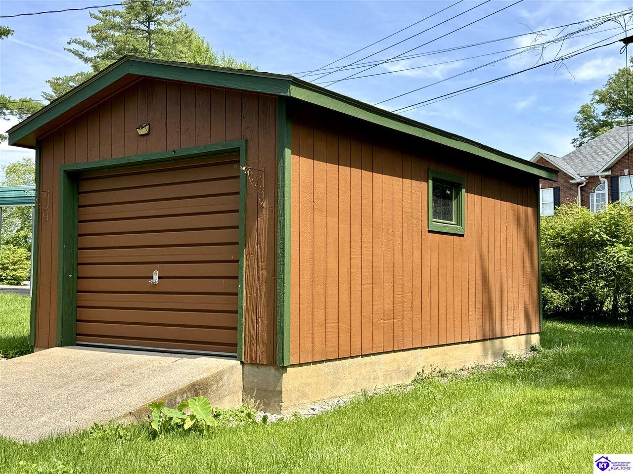 Listing Picture 302 Pinecrest Drive Elizabethtown, KY 42701 MLS HK25002169