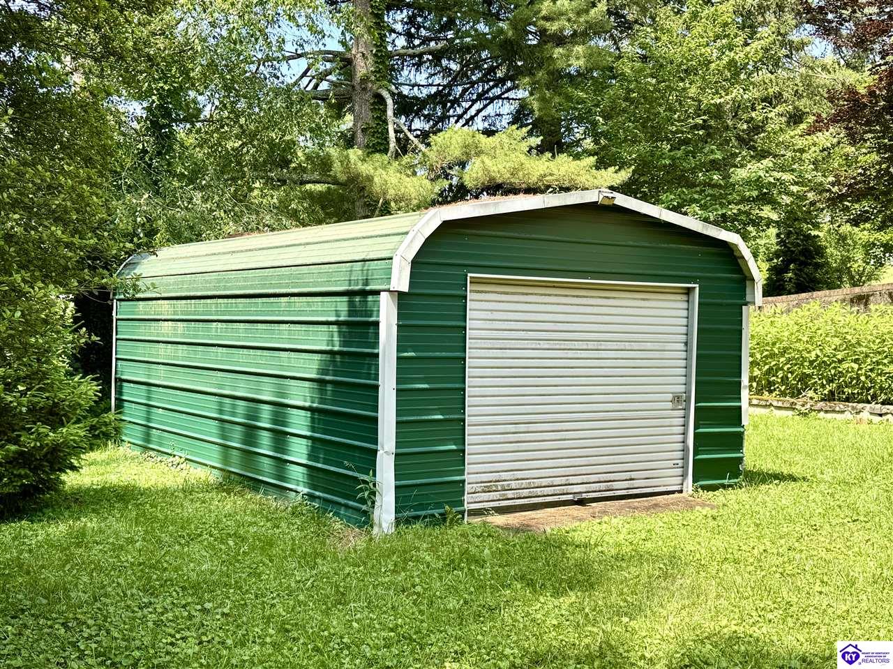 Listing Picture 302 Pinecrest Drive Elizabethtown, KY 42701 MLS HK25002169