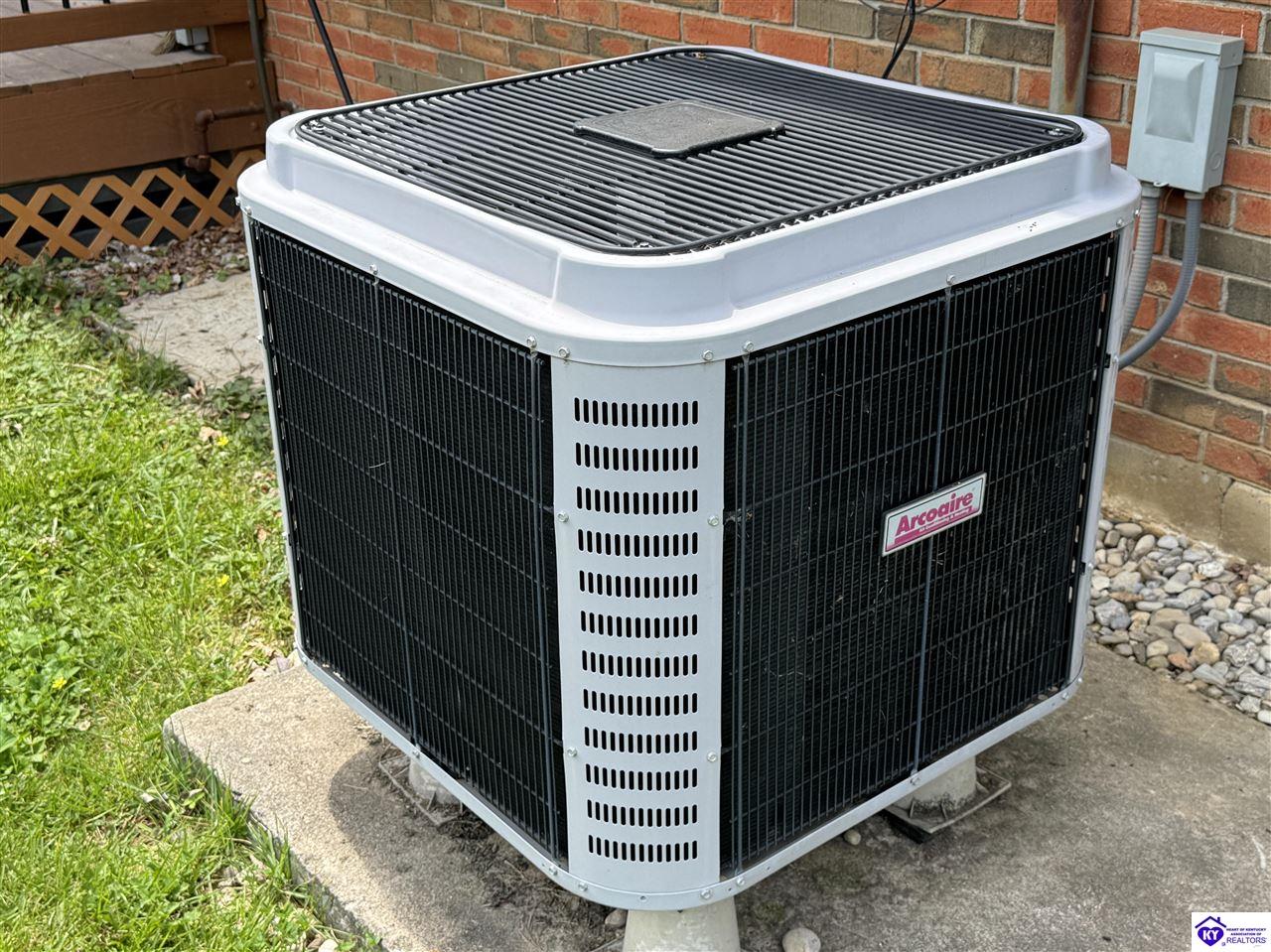 Listing Picture 302 Pinecrest Drive Elizabethtown, KY 42701 MLS HK25002169