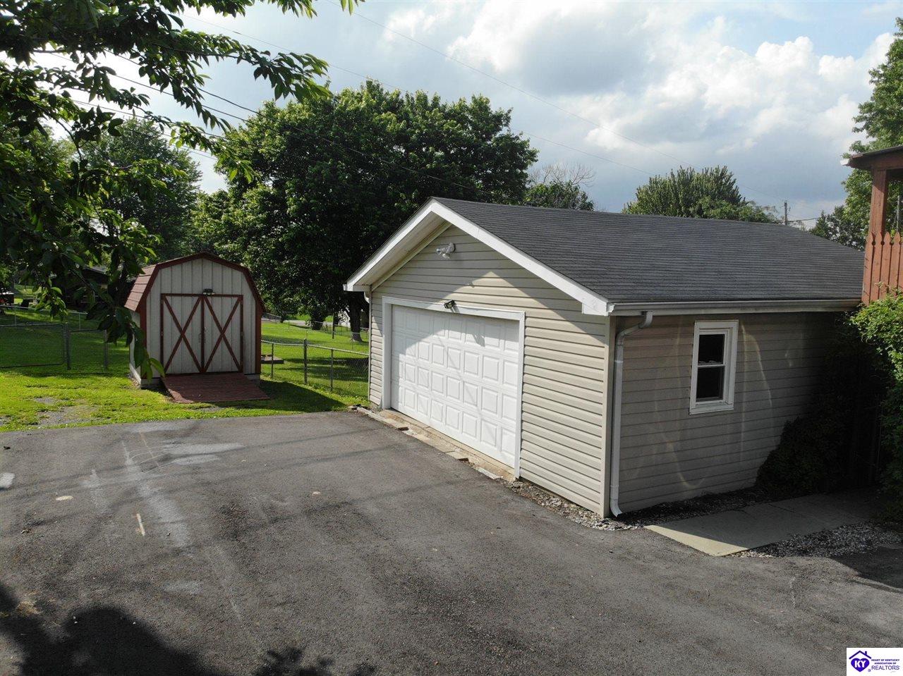 Listing Picture 1712 N Miles Street Elizabethtown, KY 42701 MLS HK25002172