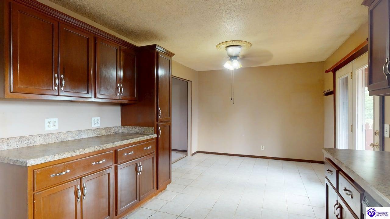 Listing Picture 1712 N Miles Street Elizabethtown, KY 42701 MLS HK25002172