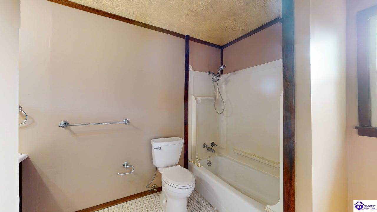 Listing Picture 1712 N Miles Street Elizabethtown, KY 42701 MLS HK25002172