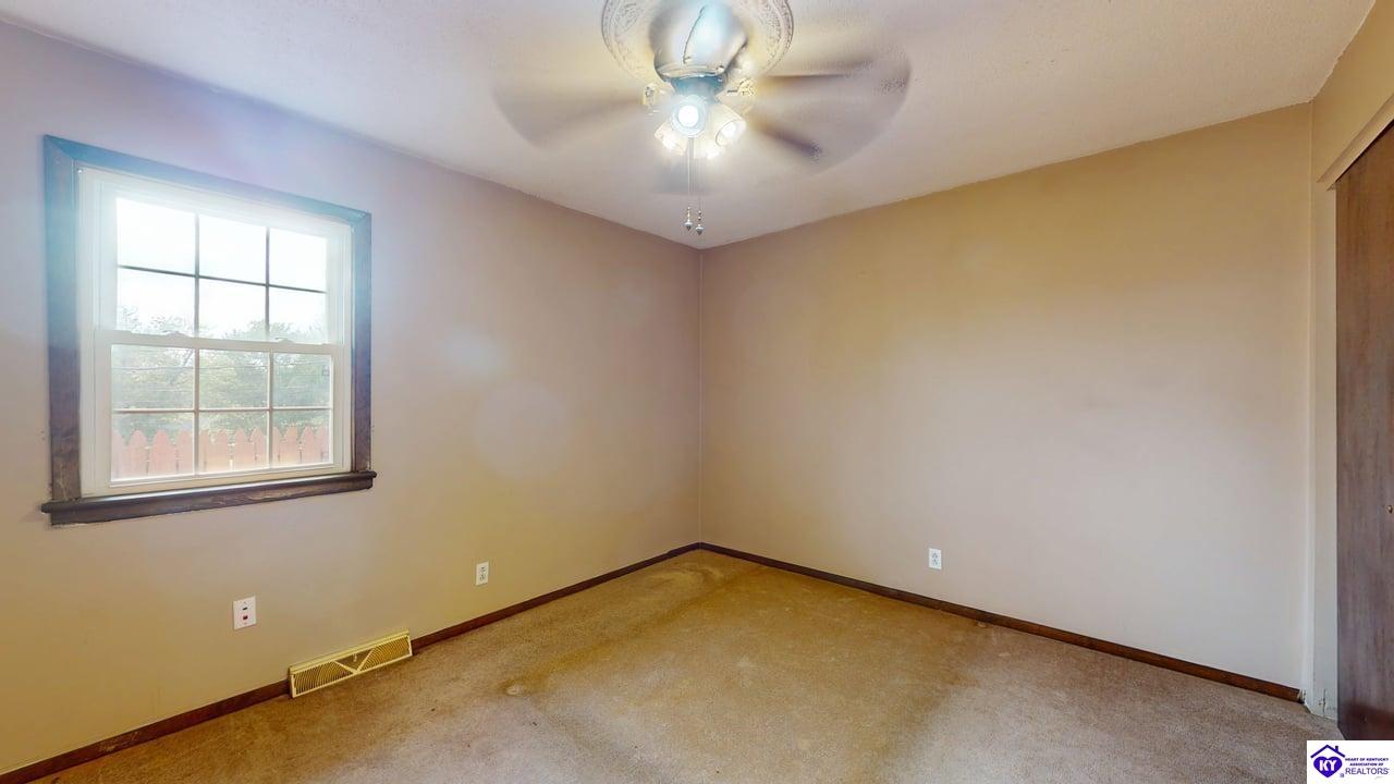 Listing Picture 1712 N Miles Street Elizabethtown, KY 42701 MLS HK25002172