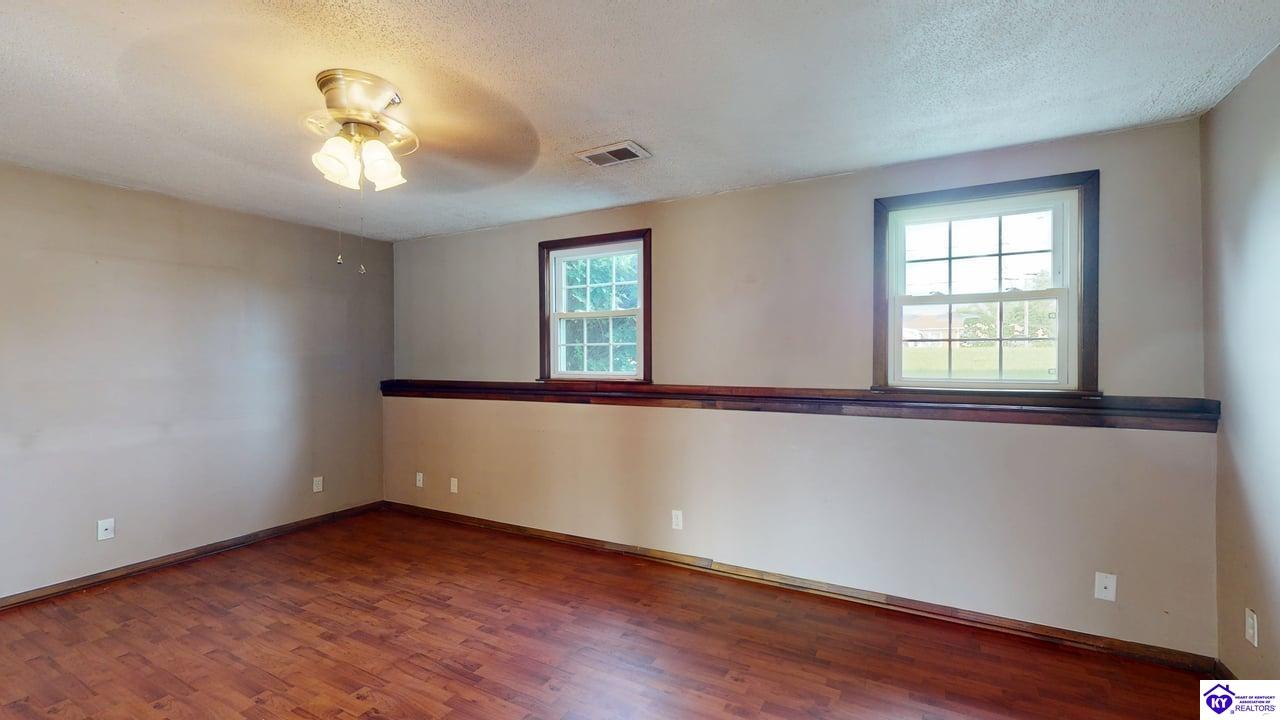 Listing Picture 1712 N Miles Street Elizabethtown, KY 42701 MLS HK25002172