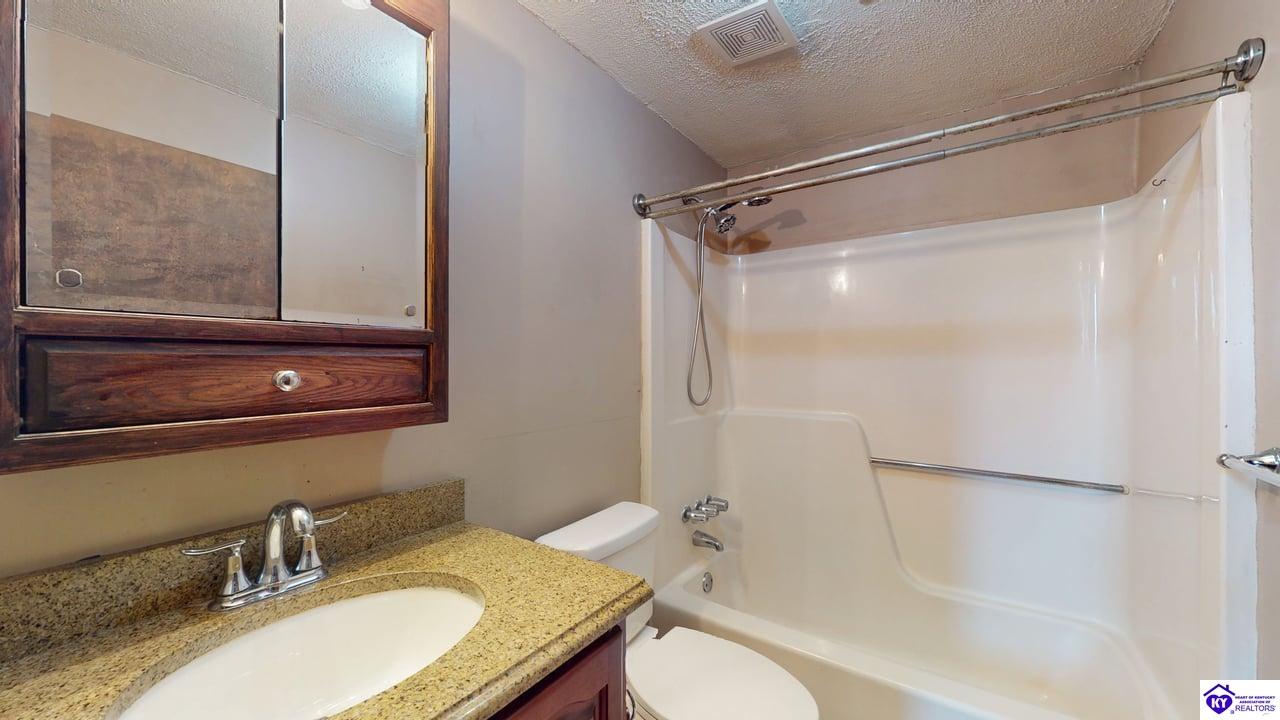 Listing Picture 1712 N Miles Street Elizabethtown, KY 42701 MLS HK25002172