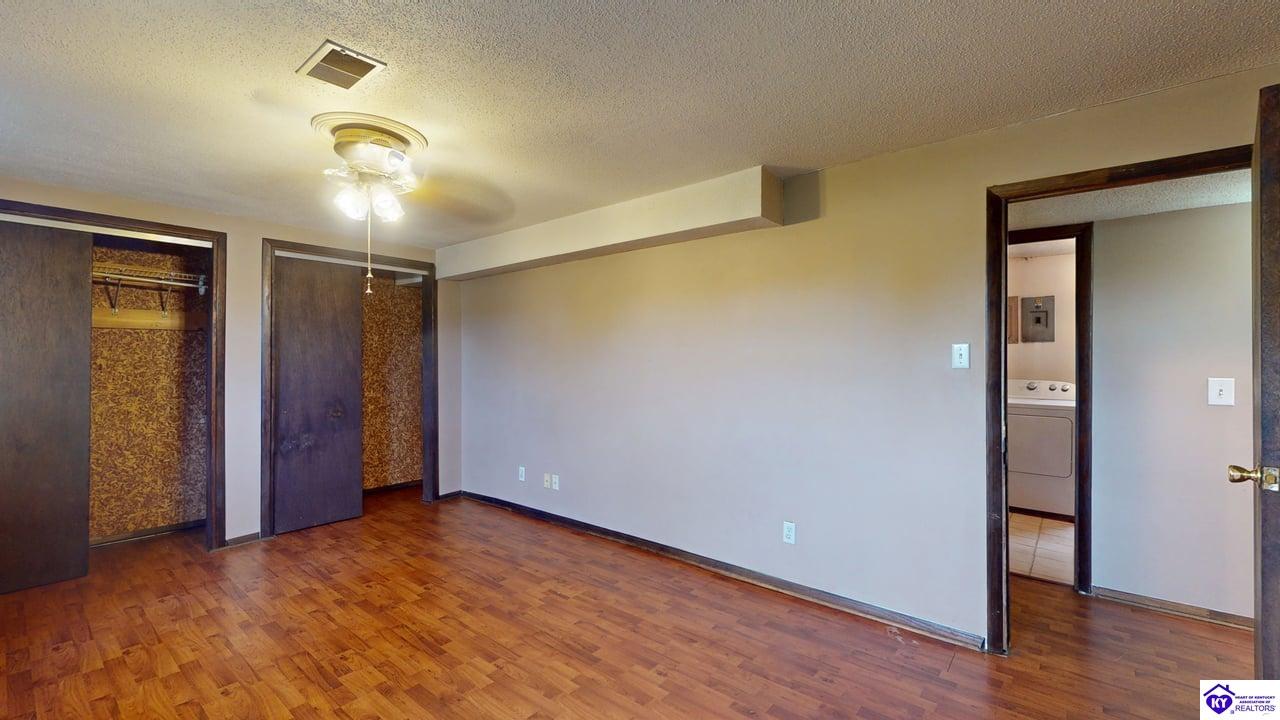 Listing Picture 1712 N Miles Street Elizabethtown, KY 42701 MLS HK25002172