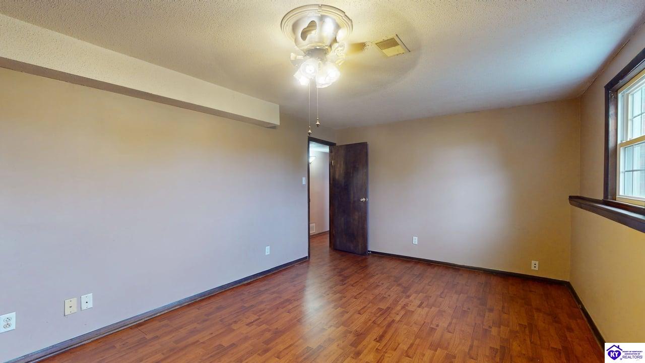 Listing Picture 1712 N Miles Street Elizabethtown, KY 42701 MLS HK25002172