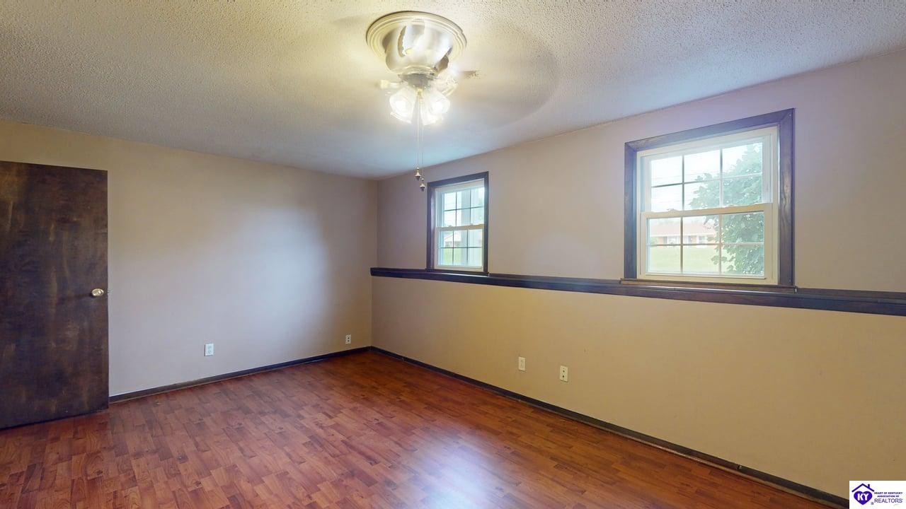 Listing Picture 1712 N Miles Street Elizabethtown, KY 42701 MLS HK25002172