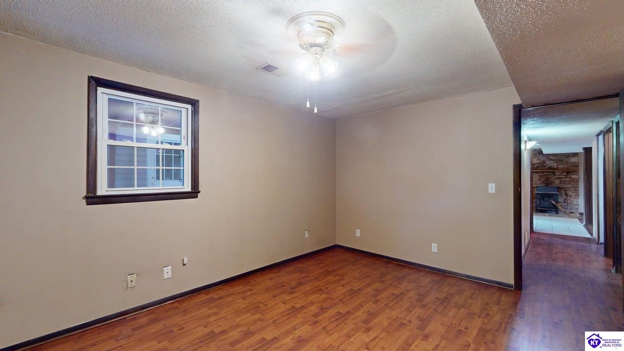 Listing Picture 1712 N Miles Street Elizabethtown, KY 42701 MLS HK25002172